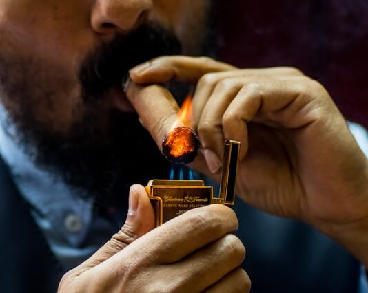 How to smoke a cigar?